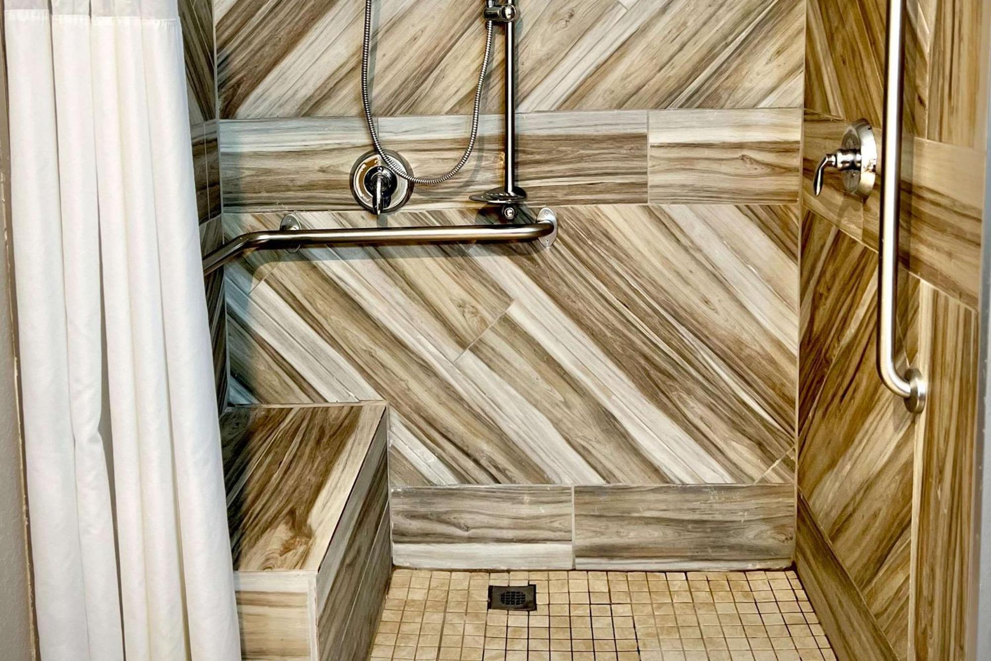 Quality Inn & Suites Wisconsin Dells Downtown - Waterparks Area Eksteriør billede
